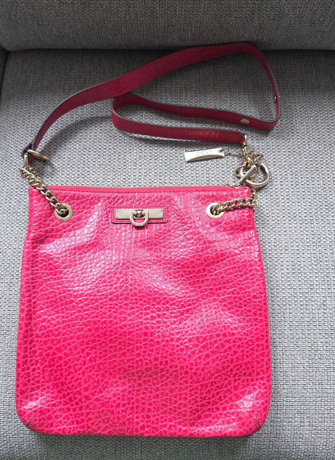 DKNY Schoudertas - Roze Leer, Overige merken, Nieuw, Ophalen of Verzenden, Roze