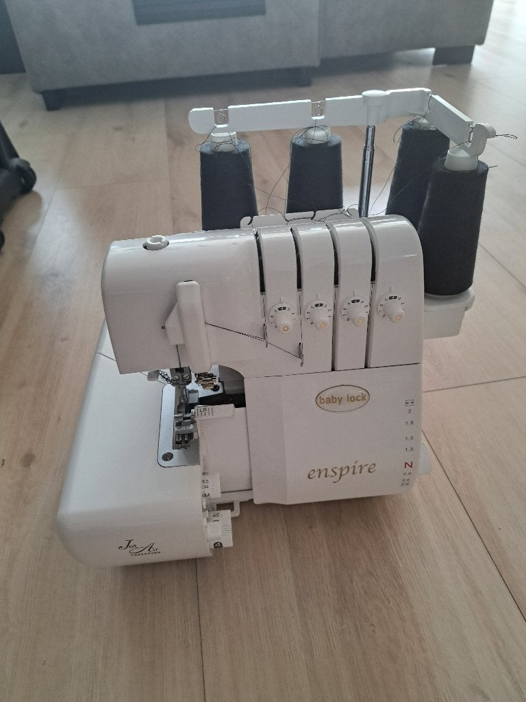 Baby Lock enspire, zo goed als nieuw (nog met garantie), Hobby en Vrije tijd, Naaimachines en Toebehoren, Ophalen, Zo goed als nieuw
