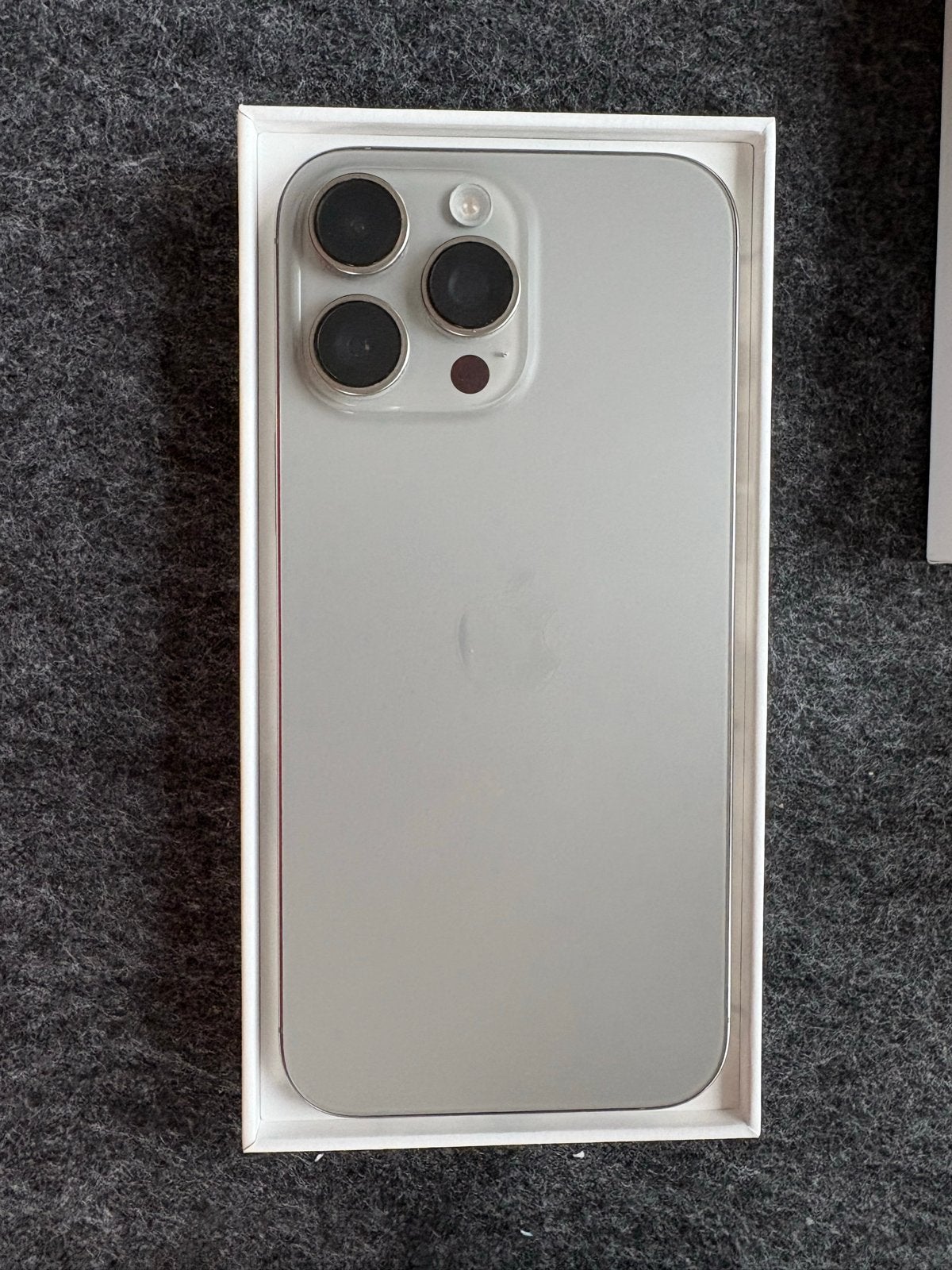 IPhone 16 Pro Max, Telecommunicatie, Mobiele telefoons | Apple iPhone, 89 %, IPhone 16 Pro Max, Zo goed als nieuw, Zonder simlock