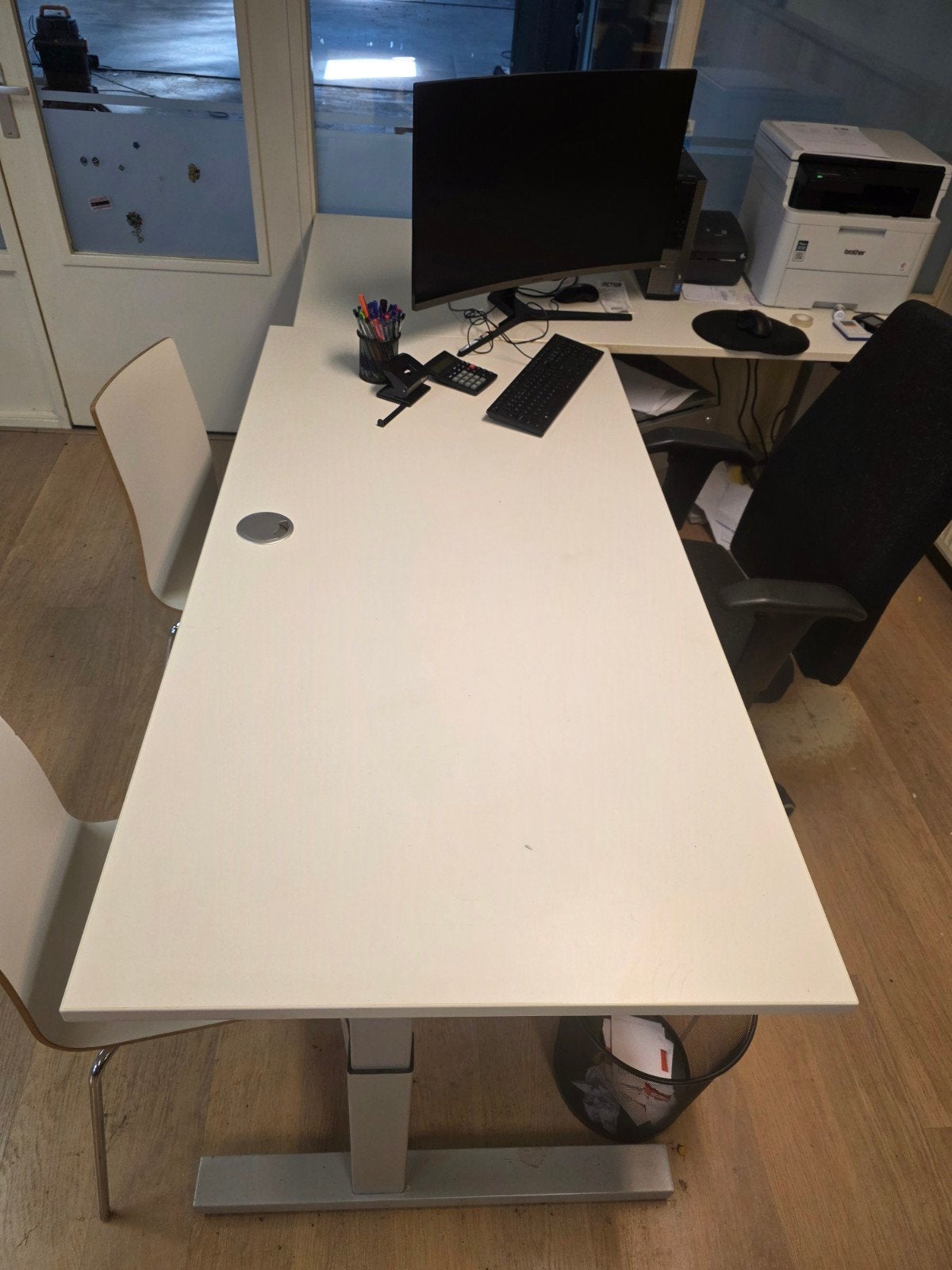 Modern wit zit-sta bureau en eettafel, Ophalen, Zit-sta bureau, Metaal, In hoogte verstelbaar