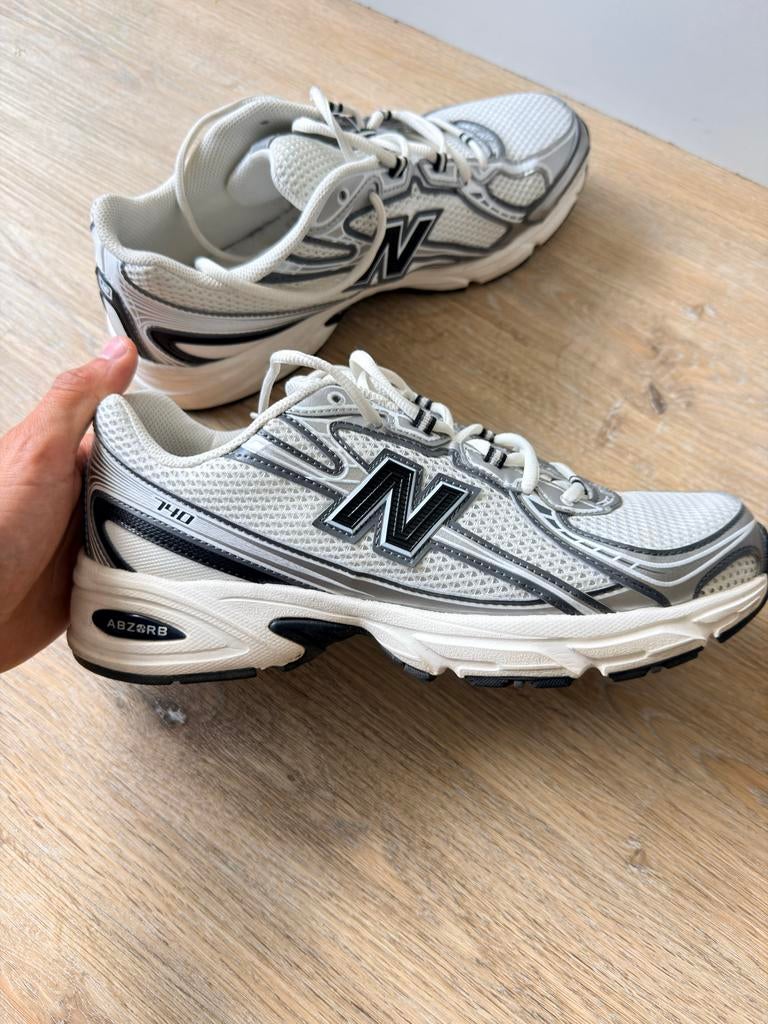 New Balance 740 Sneakers - Wit/Zwart maat 44, Sport en Fitness, Korfbal, Ophalen, Zo goed als nieuw, Schoenen