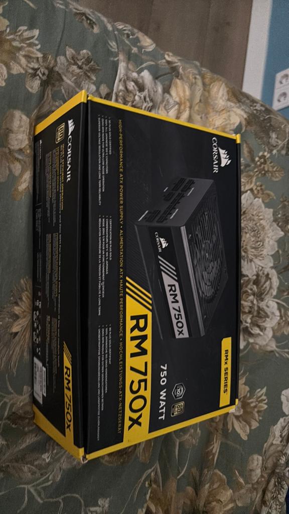 Corsair rm750x, Computers en Software, Interne voedingen, Ophalen of Verzenden, Zo goed als nieuw