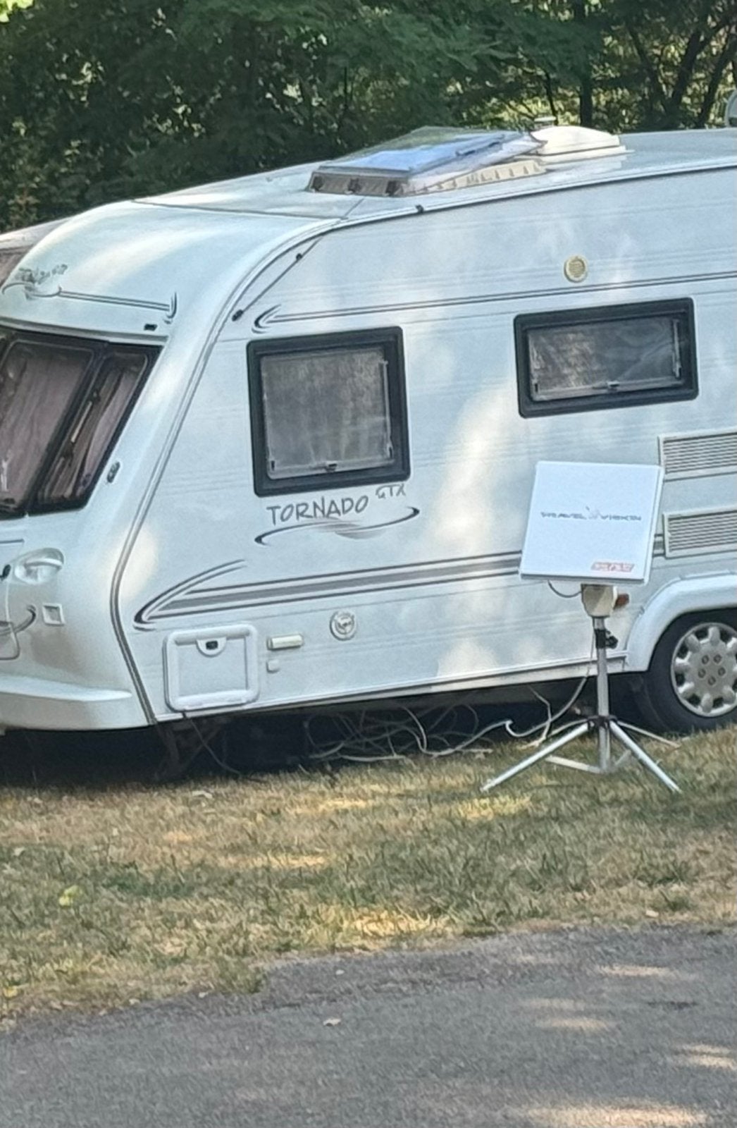 Travel Vision R6 Flat volautomatische schotelantenne, Ophalen, Gebruikt