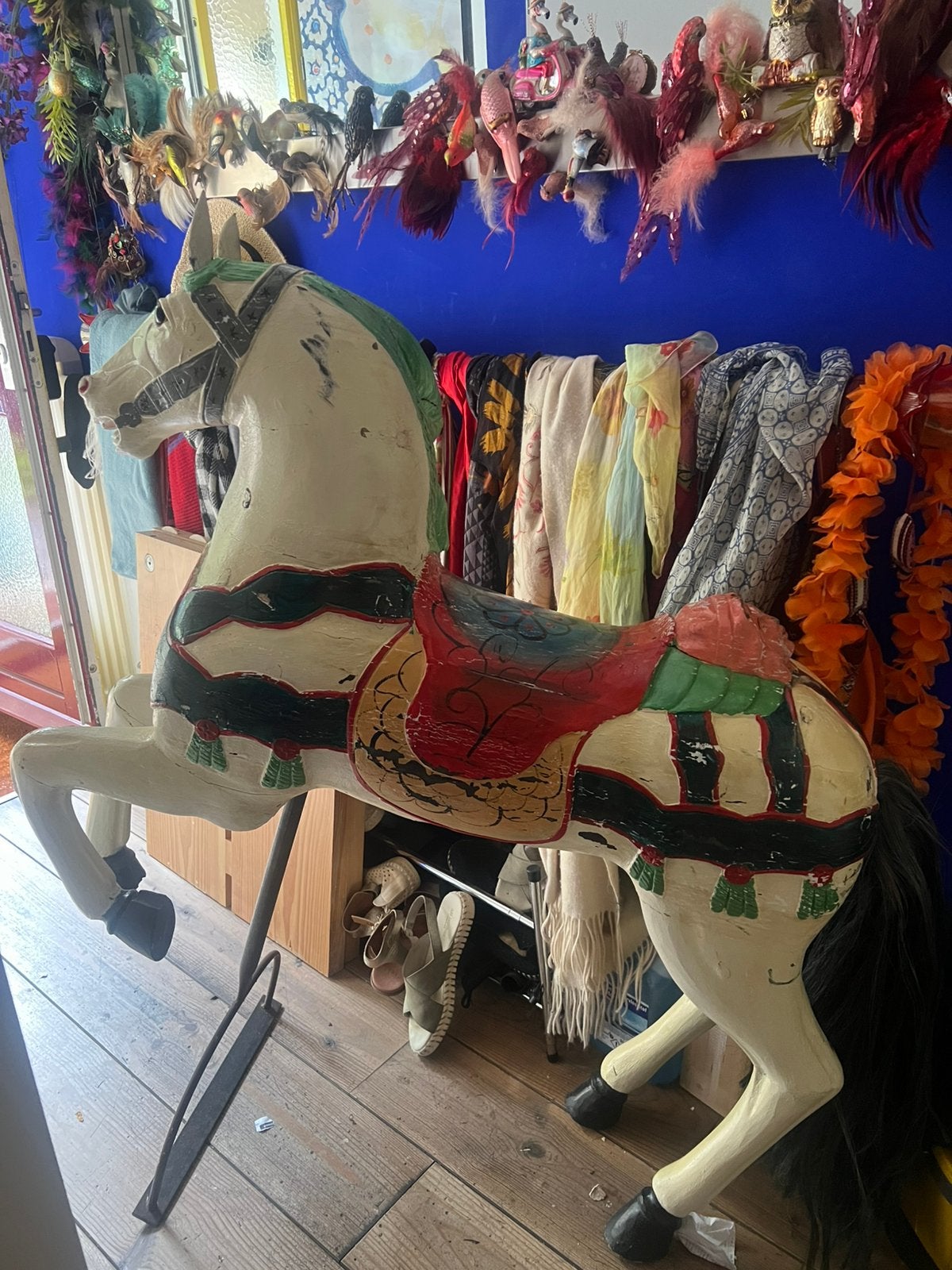 Houten carrousel paard , origineel op standaard ., Ophalen
