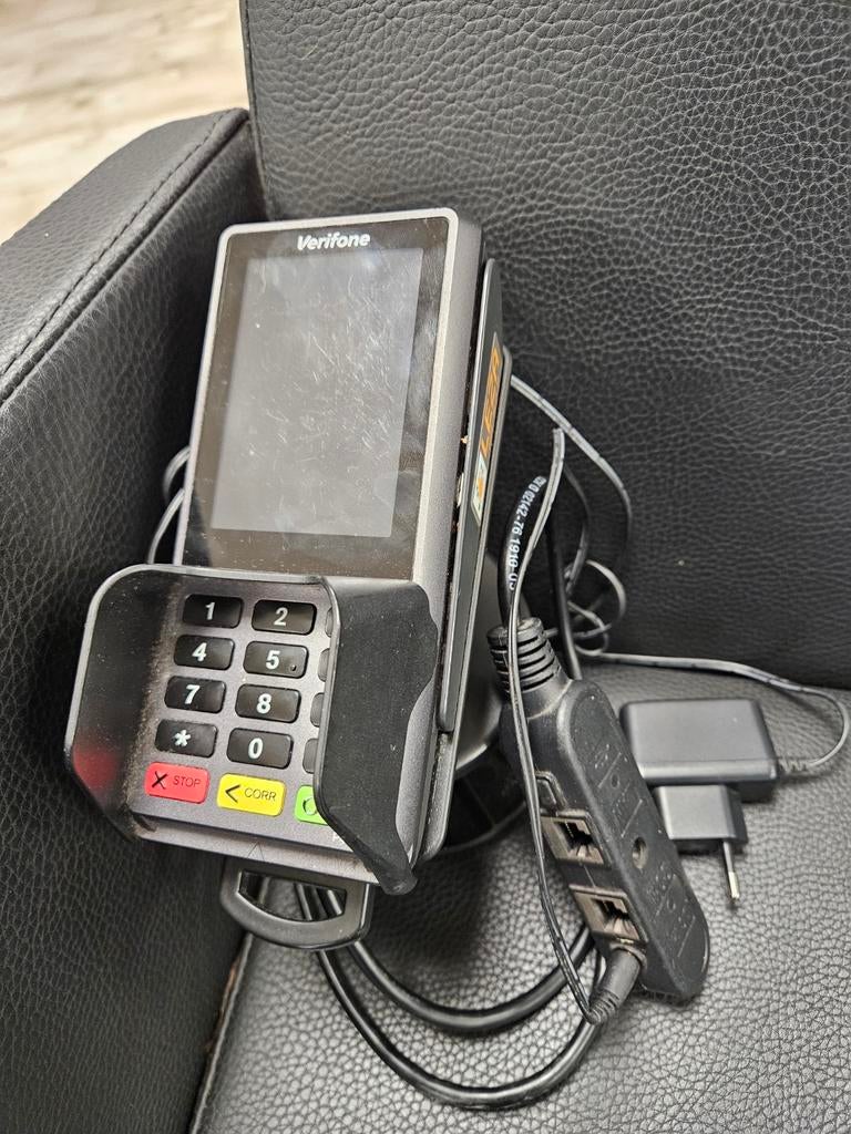 Verifone p400 pinapparaat met bekabeling, Zakelijke goederen, Kantoor en Winkelinrichting | Kassa's en Betaalsystemen, Ophalen of Verzenden