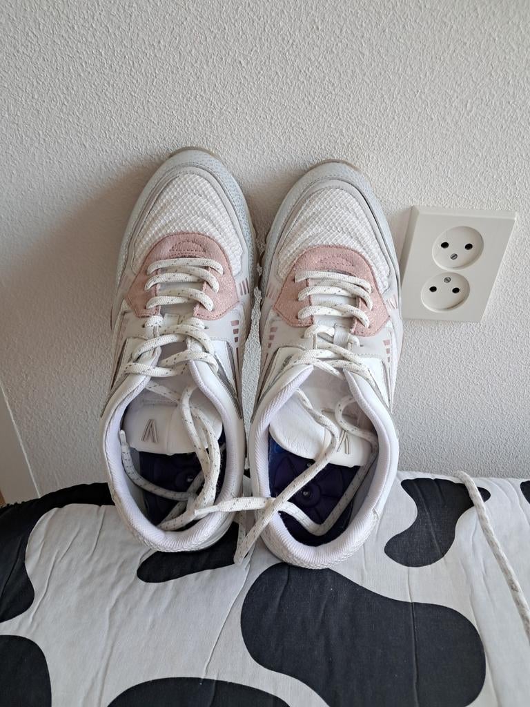 via vai maat 41, Kleding | Dames, Schoenen, Ophalen of Verzenden, Zo goed als nieuw, Beige, Sneakers of Gympen