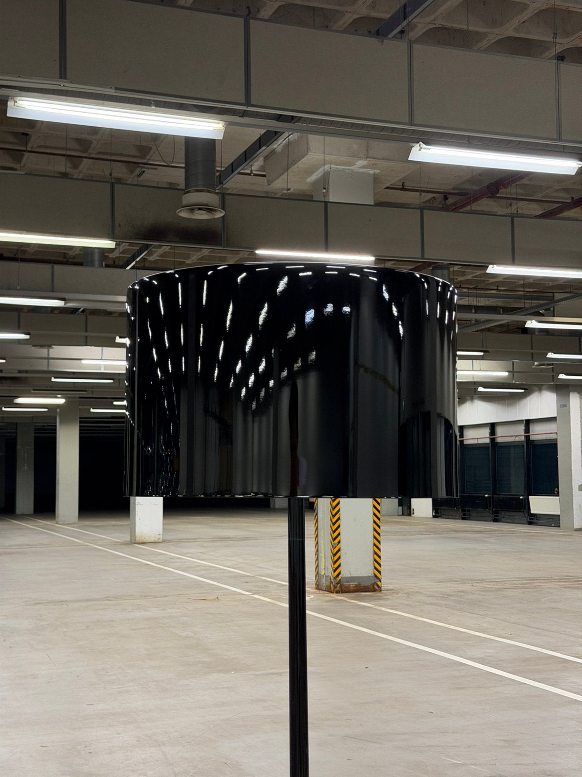FLOS Spun Light Vloerlamp Zwart | NIEUWSTAAT, Kunststof, Zo goed als nieuw, 150 tot 200 cm, E27 (groot)