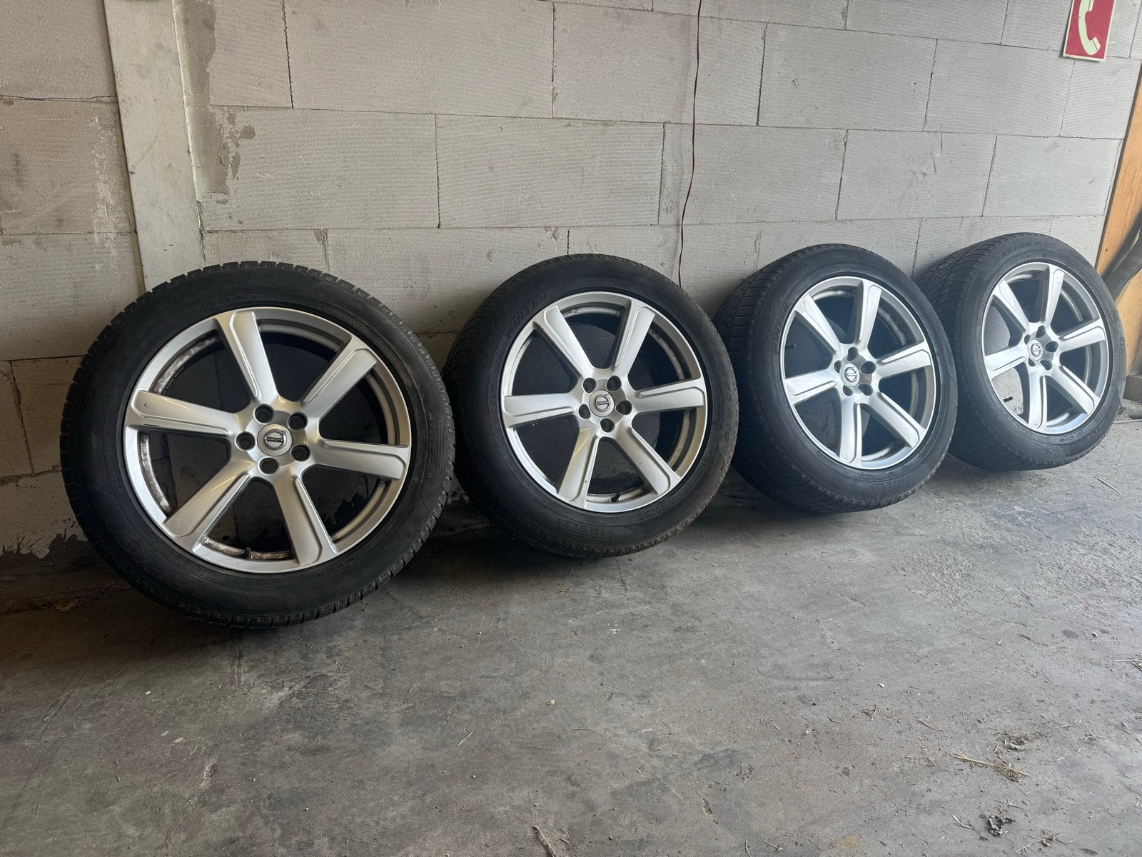 Volvo XC90 winterset / wielset met winterbanden Pirelli, Gebruikt, Banden en Velgen, Winterbanden, 235 mm