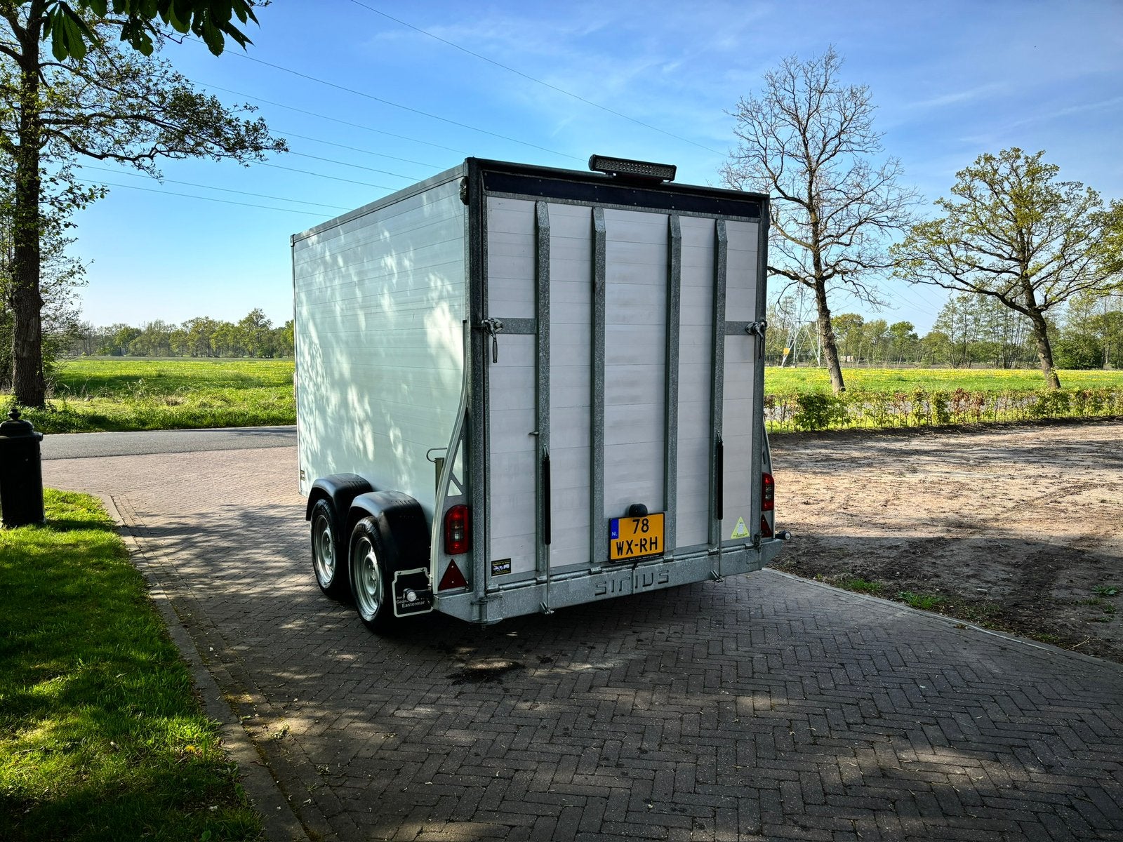 Sirius gesloten aanhanger met deur-klepcombinatie, Ophalen, Zo goed als nieuw
