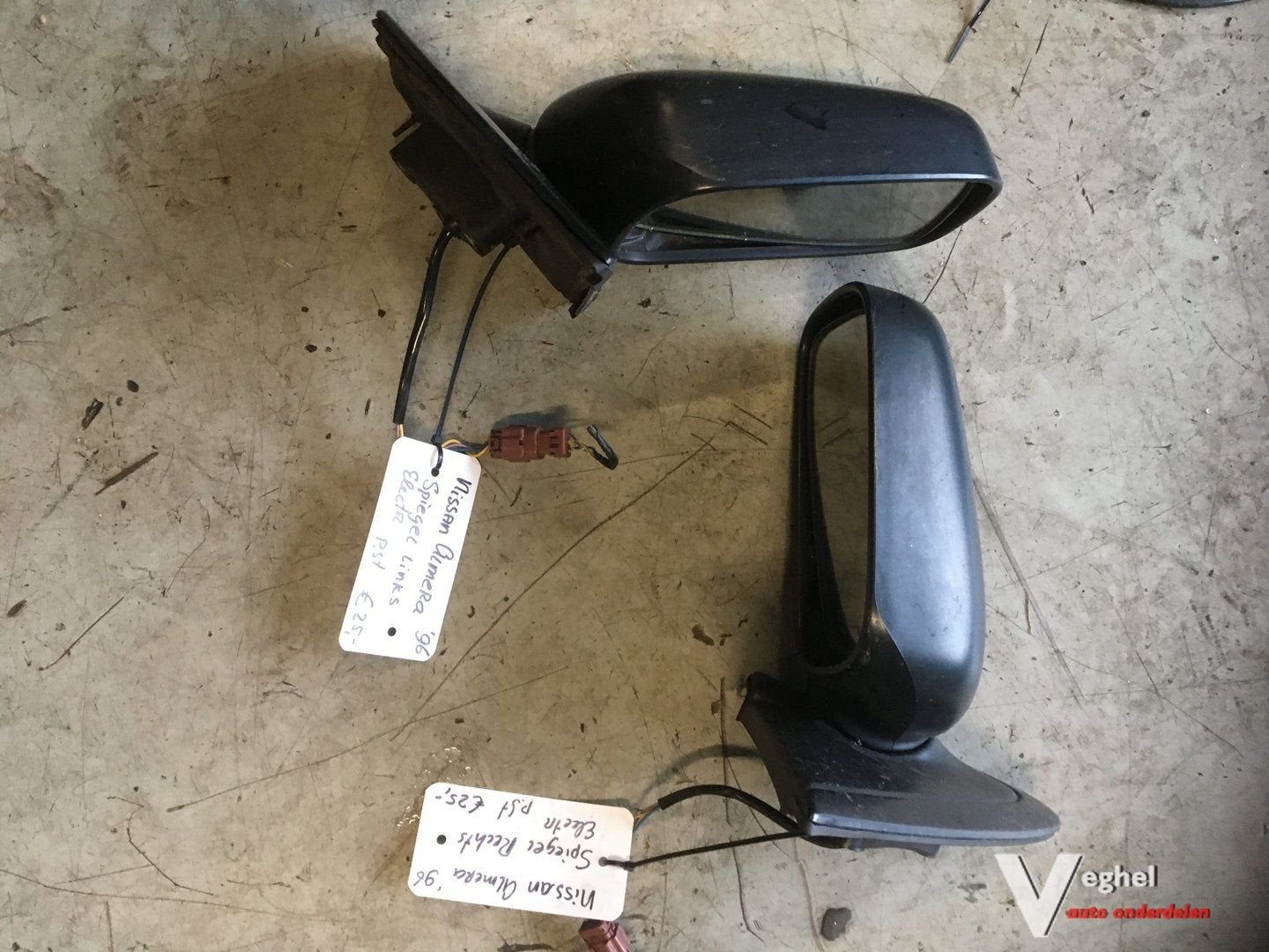 Nissan Almera 1996 Butienspiegel links of rechts electr.