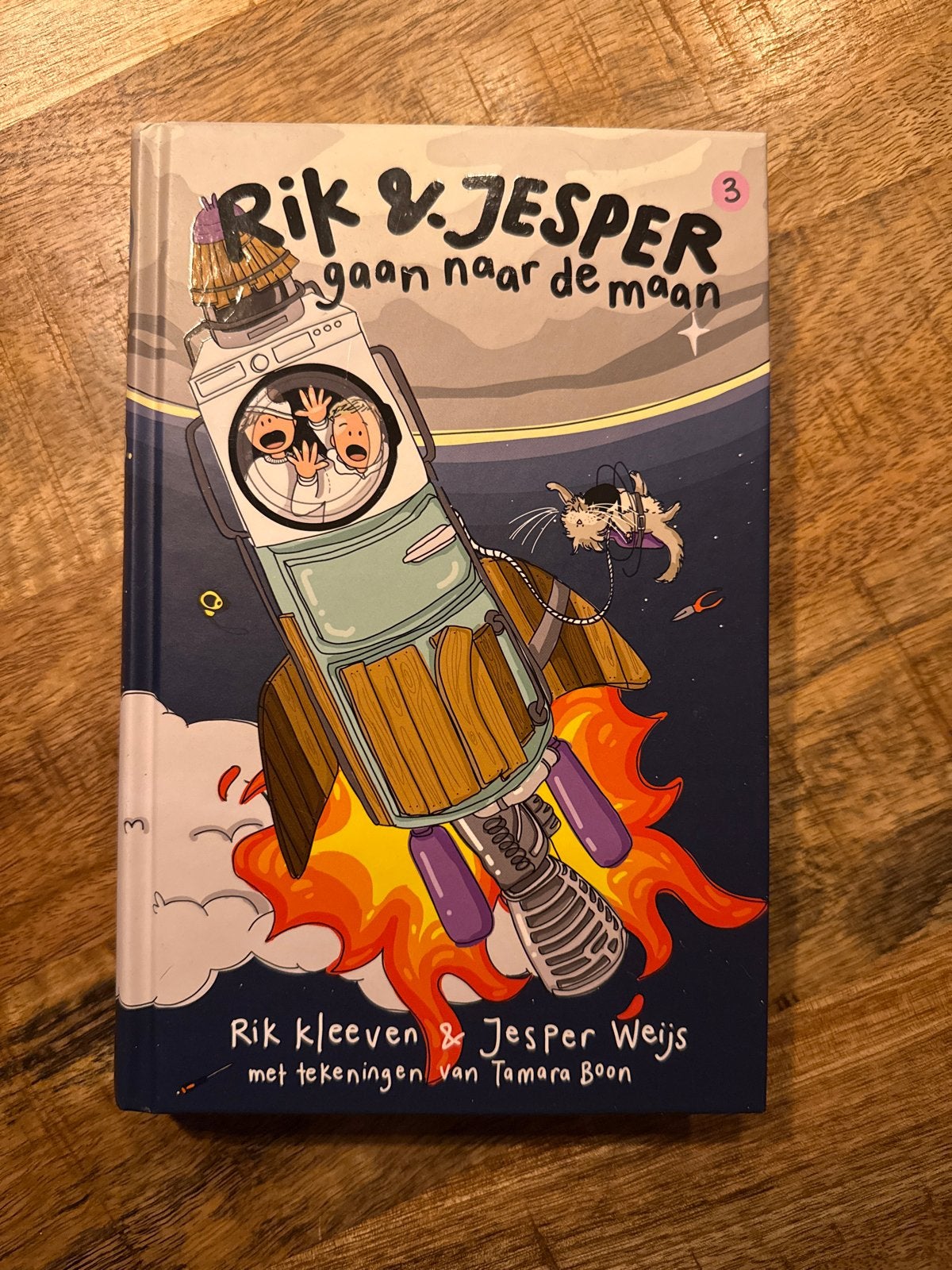 Rik & Jesper gaan naar de maan - Avontuurlijk kinderboek, Ophalen of Verzenden, Zo goed als nieuw, Fictie algemeen