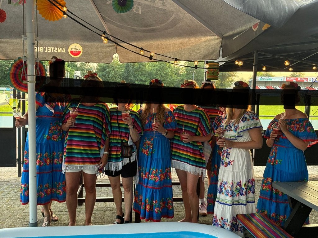 Complete set Mexicaanse Carnaval kleding, Ophalen, Zo goed als nieuw, Carnaval