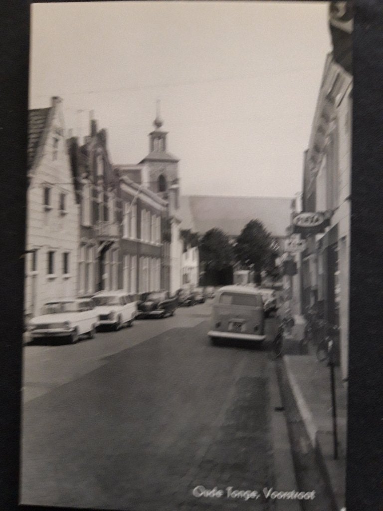 Oude Tonge, Voorstraat met auto's in beeld, Verzamelen, Ophalen of Verzenden, 1960 tot 1980, Ongelopen, Zuid-Holland