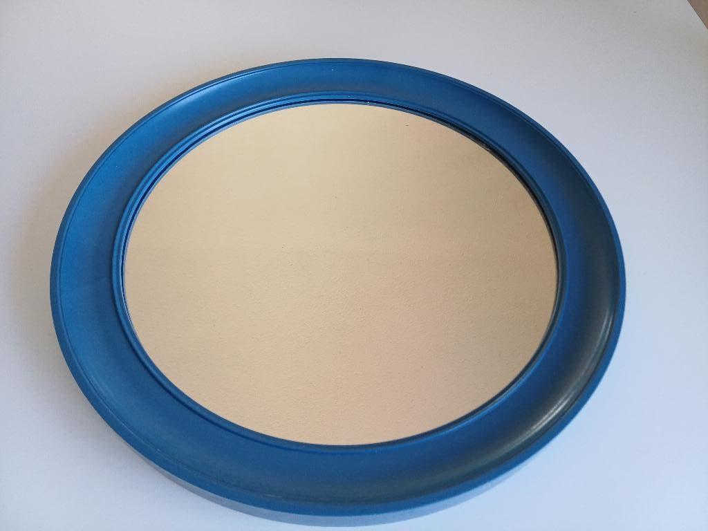 Een vintage ronde spiegel met een blauwe rand., Huis en Inrichting, Minder dan 50 cm, Gebruikt, Rond, Ophalen of Verzenden