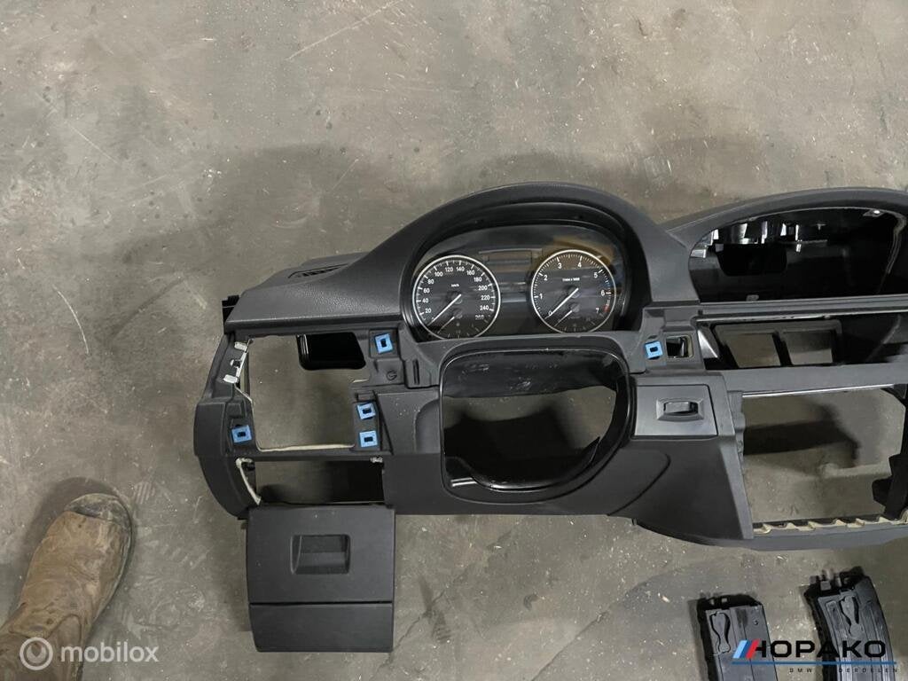 Dashboard + bekerhouders BMW 3 serie E90 E91 E92 E93 | zwart, Gebruikt, Einsteinlaan 5 rijswijk, Bmw, Ophalen of Verzenden