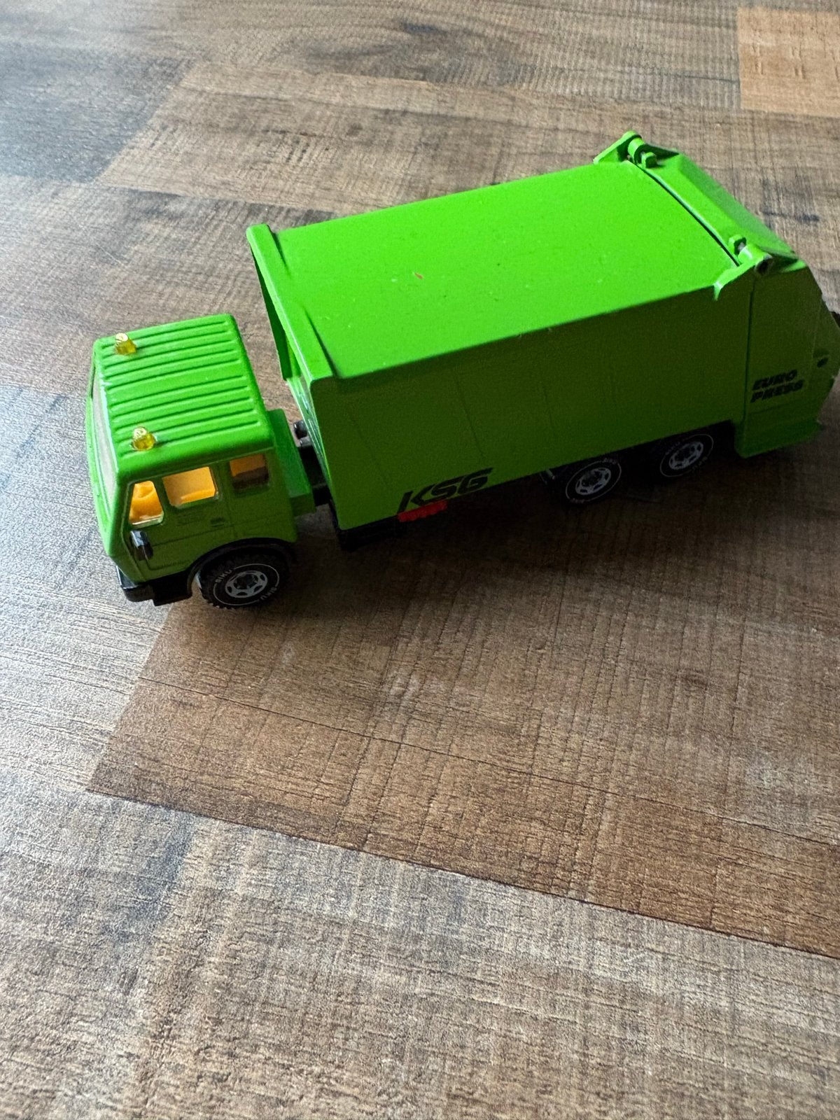 Groene speelgoed vuilniswagen, Ophalen, Gebruikt