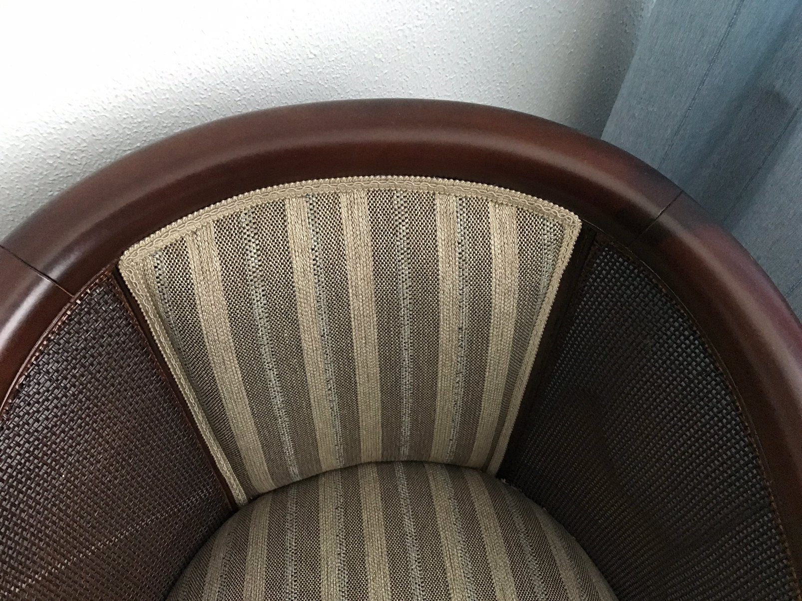 Elegante houten fauteuil met gestreepte bekleding, Gebruikt, Bruin, Ophalen of Verzenden, Eén