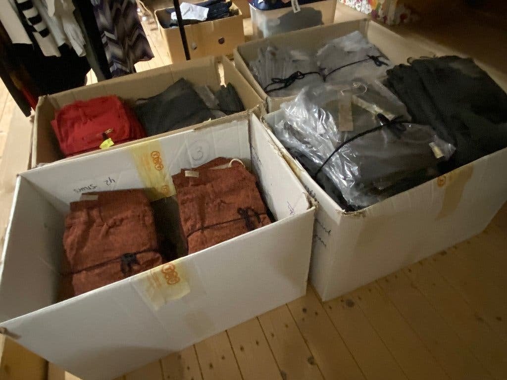partij 100 stuks nieuwe merk-broeken diverse maten kleding, Ophalen of Verzenden, Nieuw, Maat 38/40 (M)