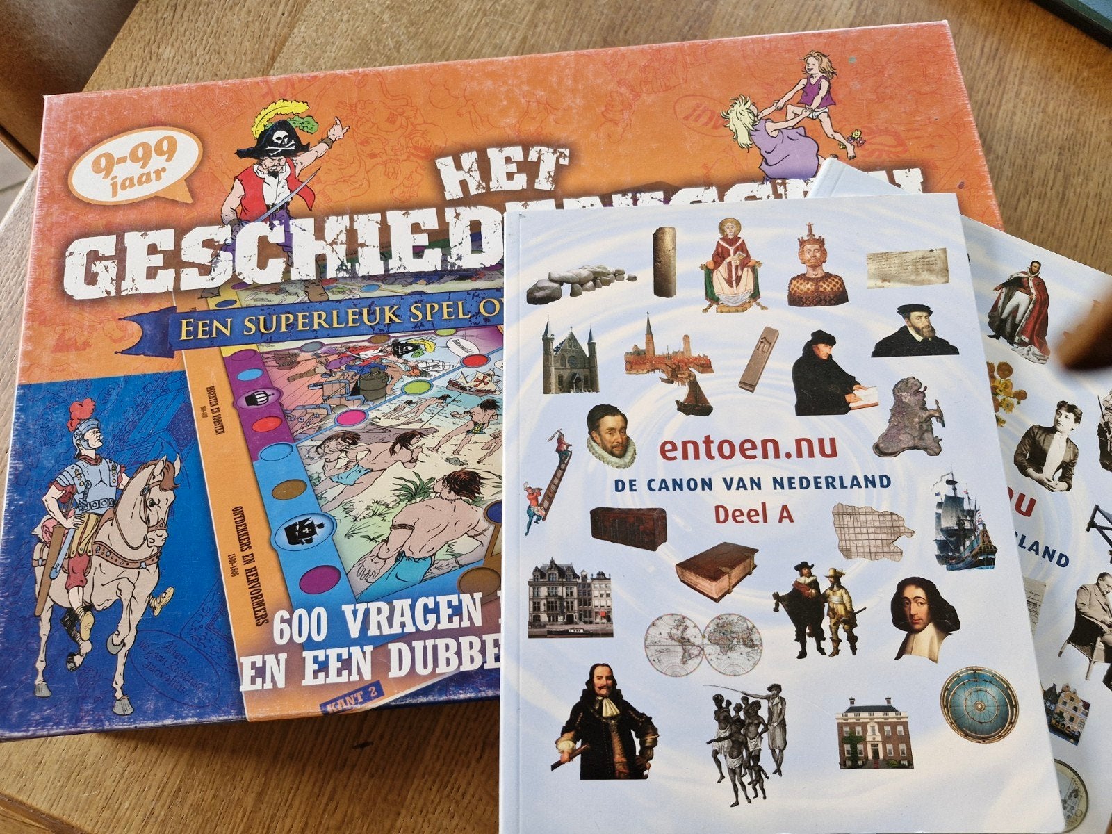Het Grote Geschiedenisspel + En Toen.Nu. Canon NL A & B, Vijf spelers of meer, Ophalen of Verzenden, Zo goed als nieuw, Scala