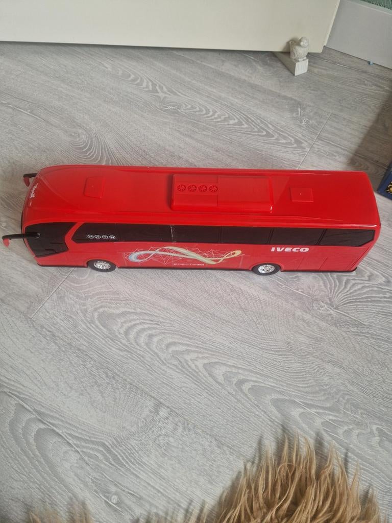 Rode Iveco bus speelgoed, Ophalen of Verzenden, Zo goed als nieuw