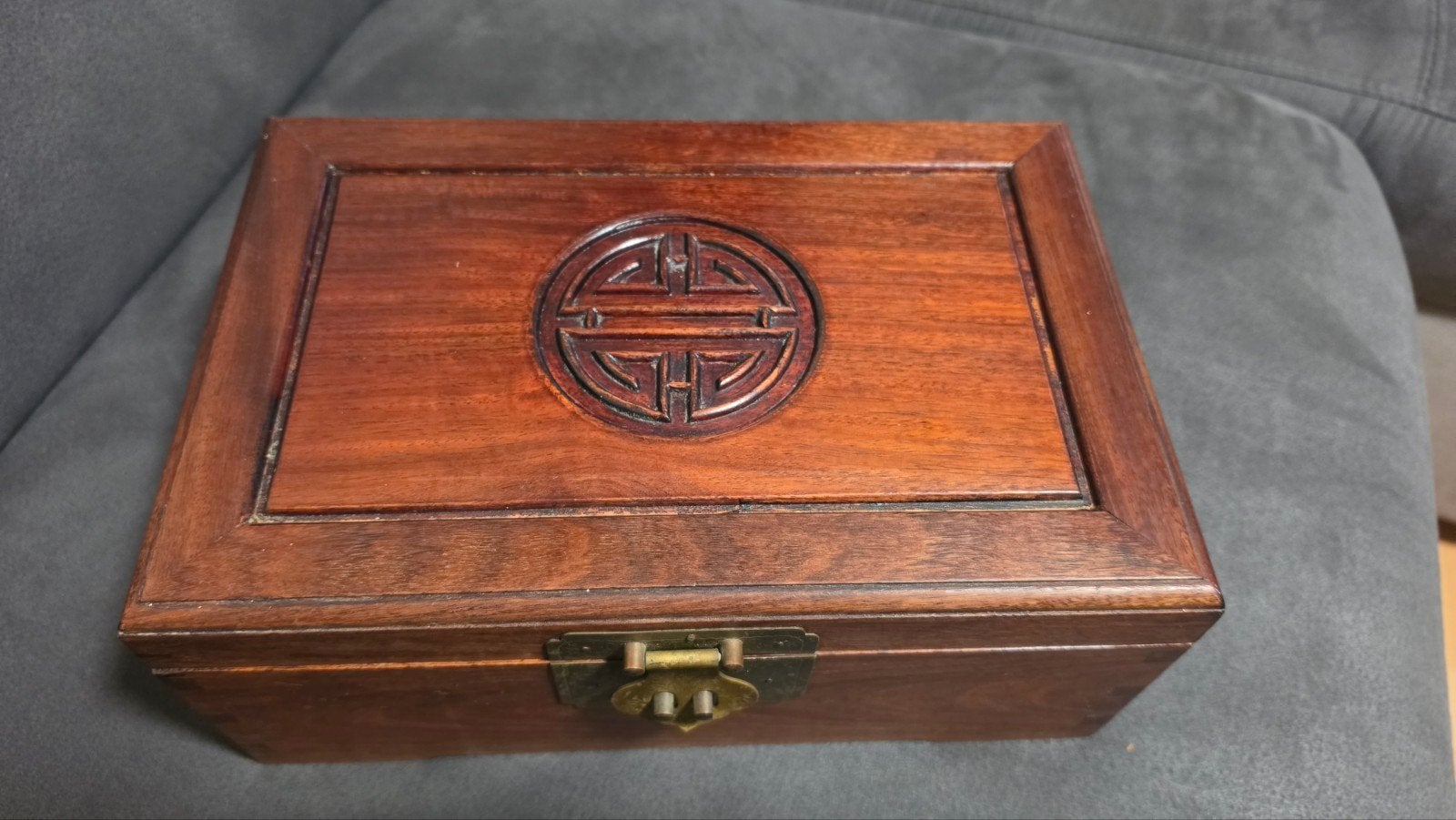 Antieke Chinese Houten Sieradendoos met Messing Sluiting, Antiek en Kunst, Antiek | Meubels | Kasten, Ophalen