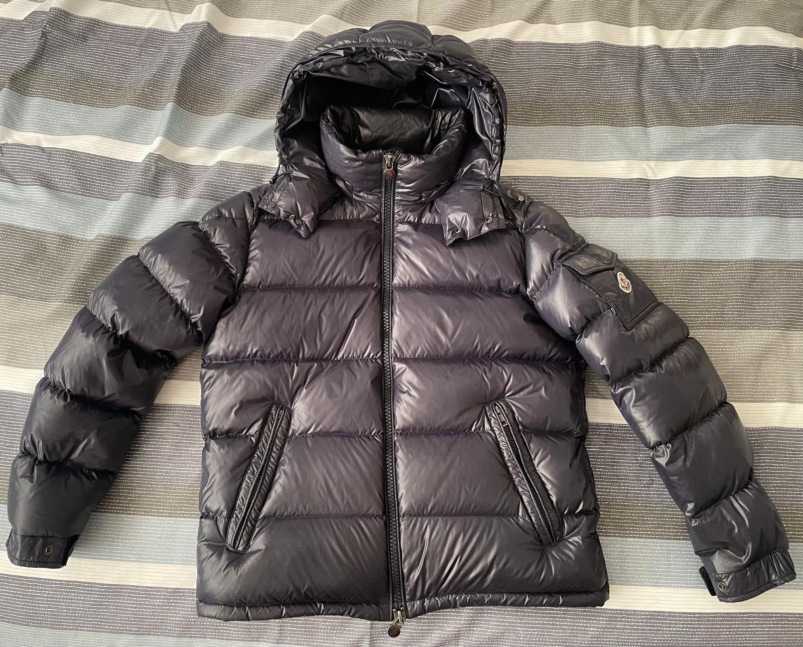 Moncler Maya Donsjas Maat 3 (L) - Origineel en in goede staa, Ophalen of Verzenden, Zo goed als nieuw, Maat 52/54 (L), Blauw