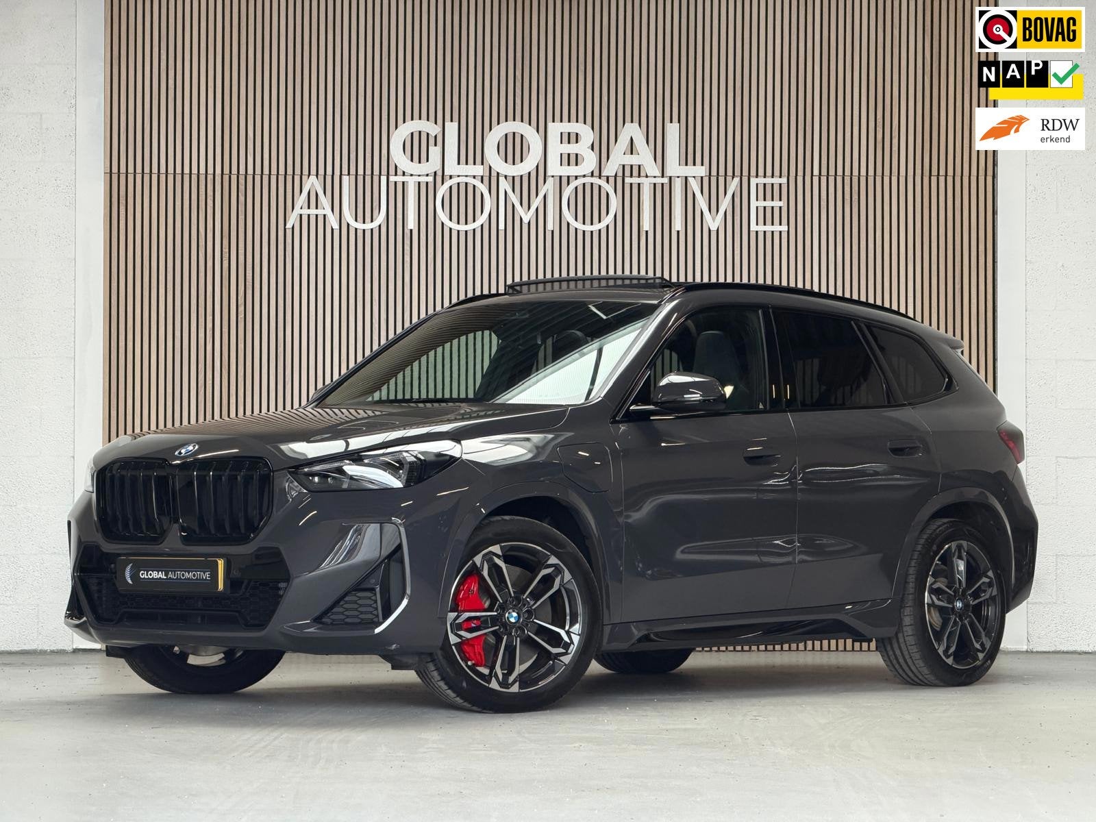 BMW X1 XDrive25e - M SPORT PRO - PANORAMADAK - KUIPSTOELEN -, 16 kWh, Bedrijf, Hybride Elektrisch/Benzine, 3 cilinders