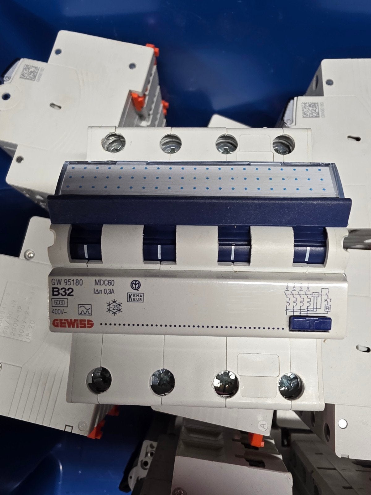Gewiss Aardlekautomaat GW 95180 B32 MDC60 0,3A 400V, Doe-het-zelf en Verbouw, Elektra en Kabels, Ophalen of Verzenden, Overige typen
