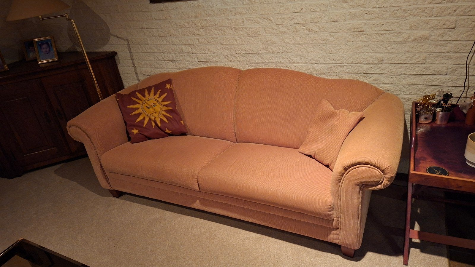 Comfortabele 2-zits bank in perzikkleur, Ophalen, Gebruikt, Klassiek, 150 tot 200 cm