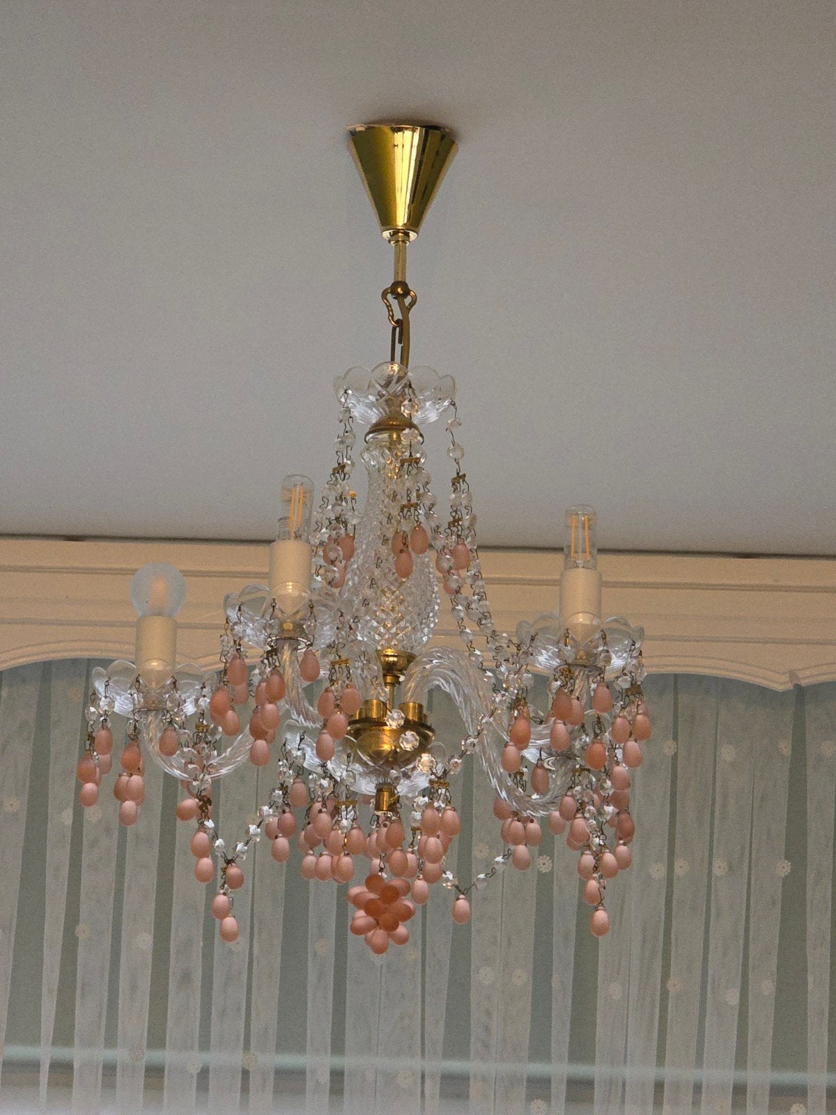 2 Elegante kroonluchter met roze kralen, Huis en Inrichting, Lampen | Kroonluchters, Ophalen, Gebruikt, Glas, Klassiek, Elegant