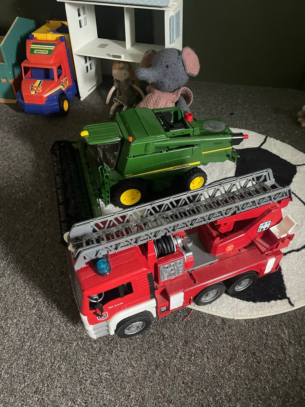 Bruder speelgoed: Brandweerwagen en maaidorser john deere, Ophalen of Verzenden, Gebruikt