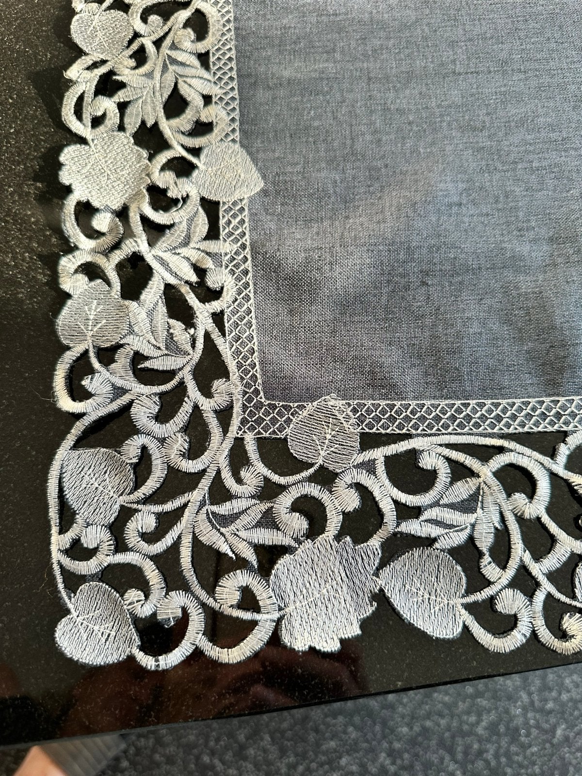 Elegante Tafelloper met Kant - Grijs, Ophalen, Grijs, Textiel, Klassiek