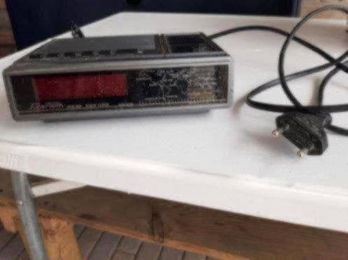 Grundig retro klokradio, Verzamelen, Ophalen of Verzenden, Huis en Inrichting