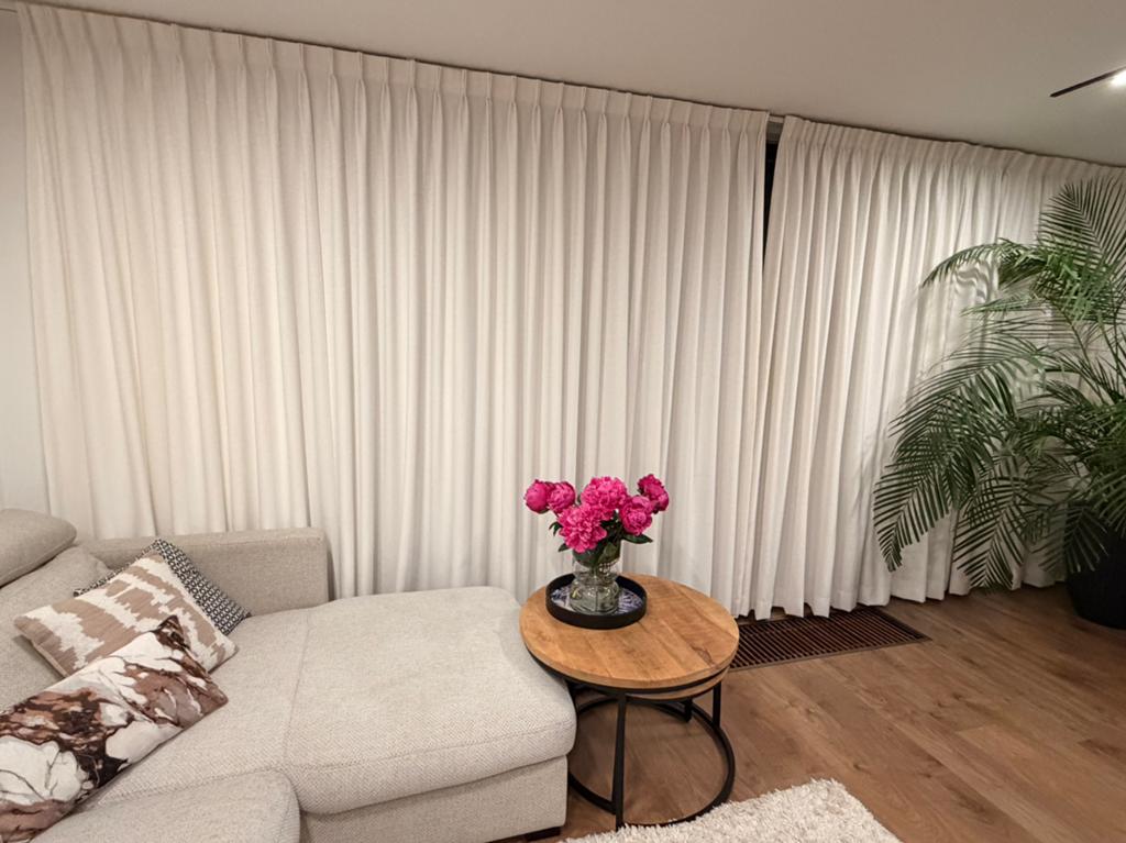 Witte gordijnen, Huis en Inrichting, Stoffering | Gordijnen en Lamellen, Ophalen, Zo goed als nieuw, 200 cm of meer