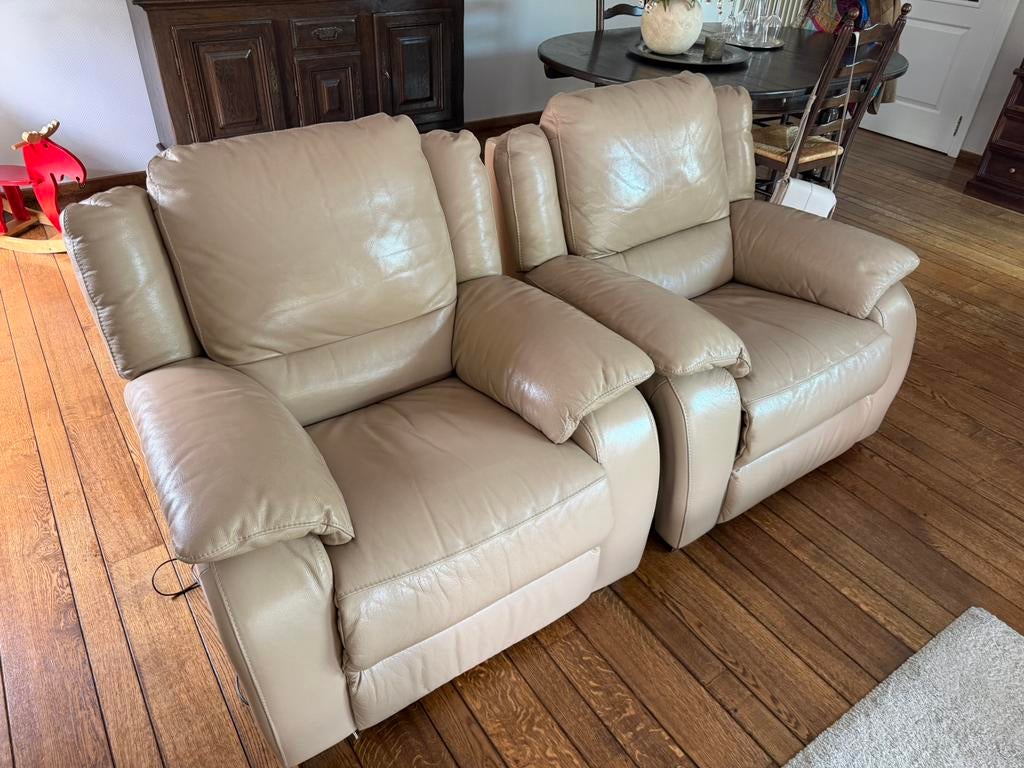 2 electrisch bedienbare fauteuils in kunstleder, Ophalen, Zo goed als nieuw, 75 tot 100 cm, Minder dan 150 cm