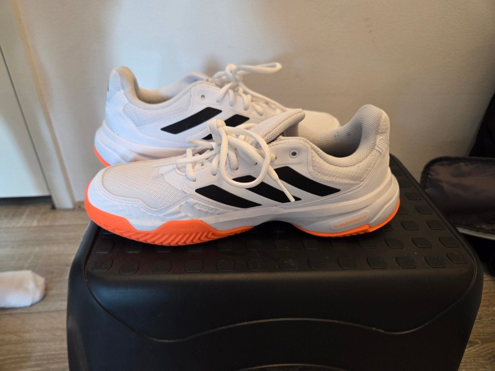 Adidas Courtjam Control tennisschoenen - 41 1/3 1x gedragen, Ophalen of Verzenden, Zo goed als nieuw