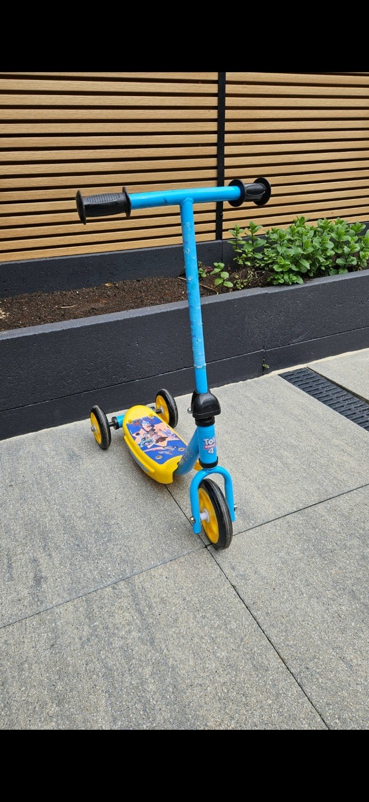 Toy Story 4 Kinderstep met 3 wielen, Ophalen