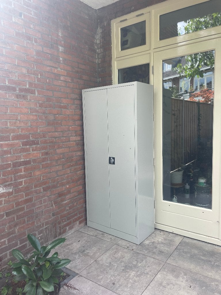 Stalen grijze Draaideurkast/Archiefkast/Opbergkast, Ophalen, Gebruikt, 100 tot 150 cm, Meerdere deuren