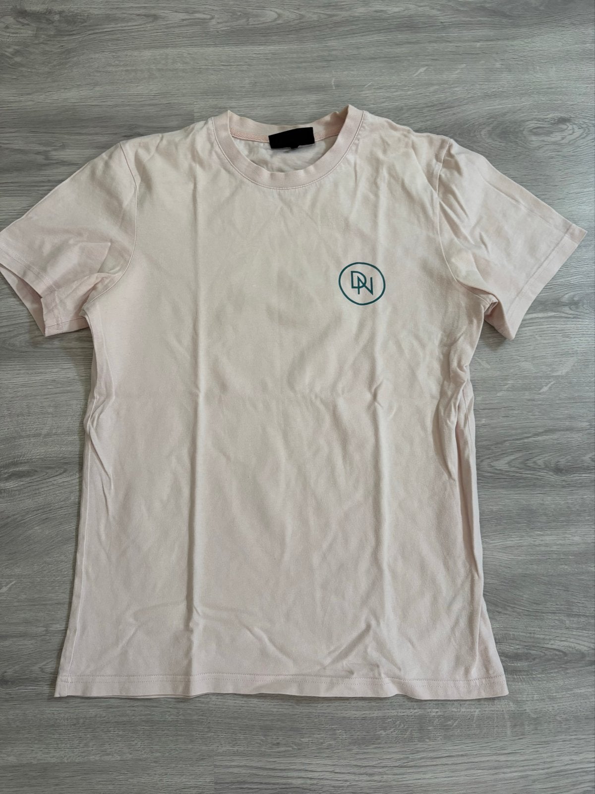 DISTRIKT NØRREBRO T-shirt - Roze, Maat XS, Ophalen of Verzenden, Gedragen, Maat 46 (S) of kleiner, Roze
