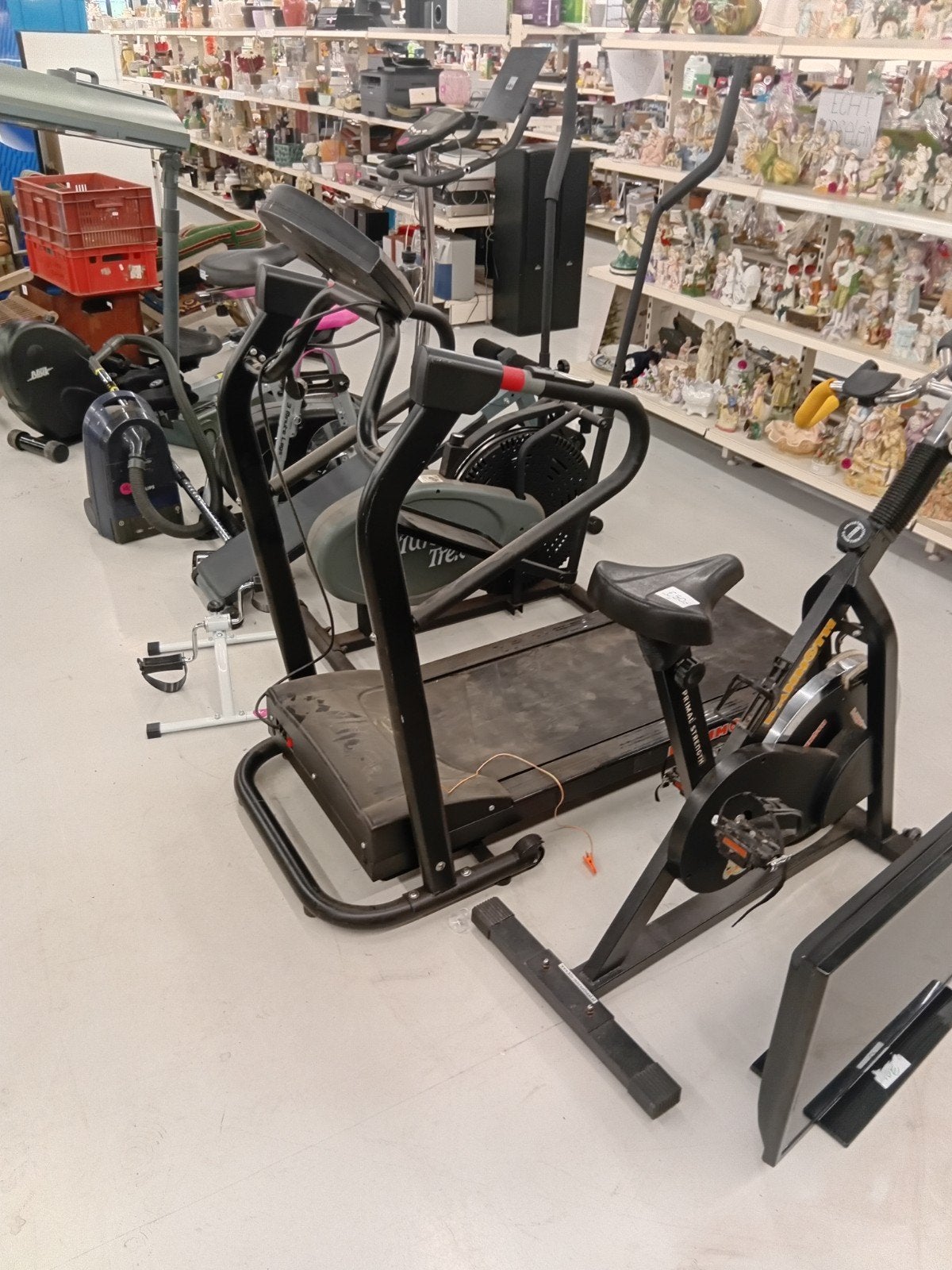 Diverse fitnessapparatuur: loopband,  spinningf, Sport en Fitness, Ophalen, Benen, Gebruikt, Metaal