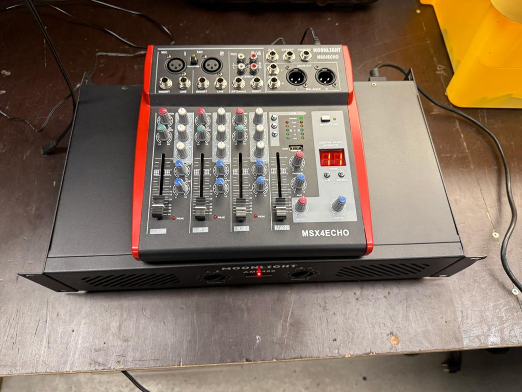 Mengtafel Moonlight MSX4ECHO met AMP480 versterker, Ophalen of Verzenden, Gebruikt, Minder dan 5 kanalen, Microfooningang