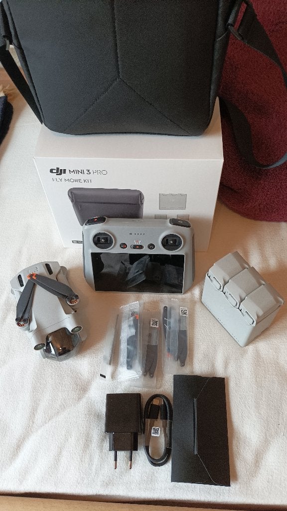 DJI Mini 3 Pro Fly More, Smart Controller, Nieuw Staat, 425€, Cameradrone, Ophalen of Verzenden, Zo goed als nieuw, DJI