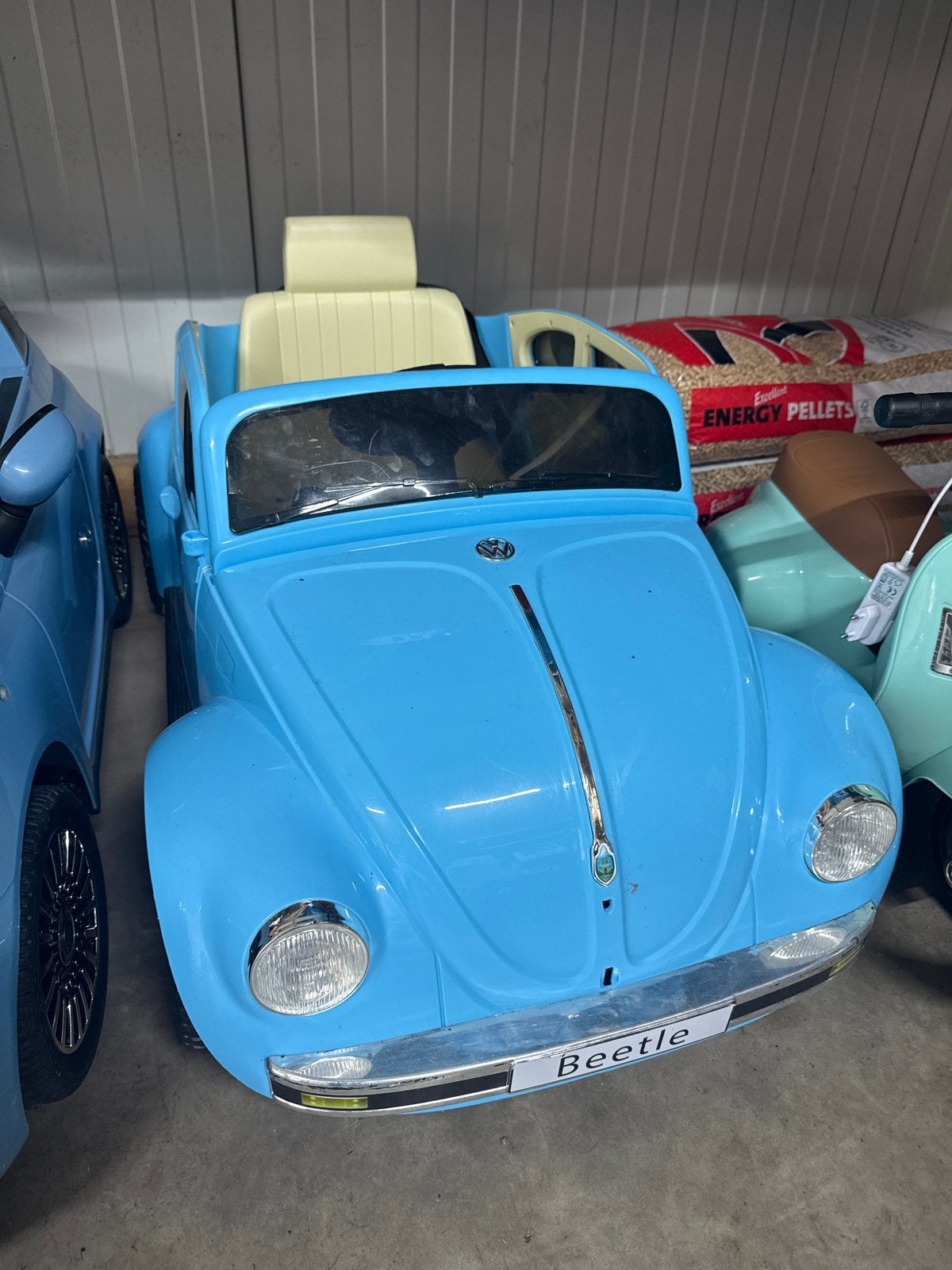 Elektrische Beetle kinderauto (lader mist), Ophalen of Verzenden, Gebruikt, Loopvoertuig