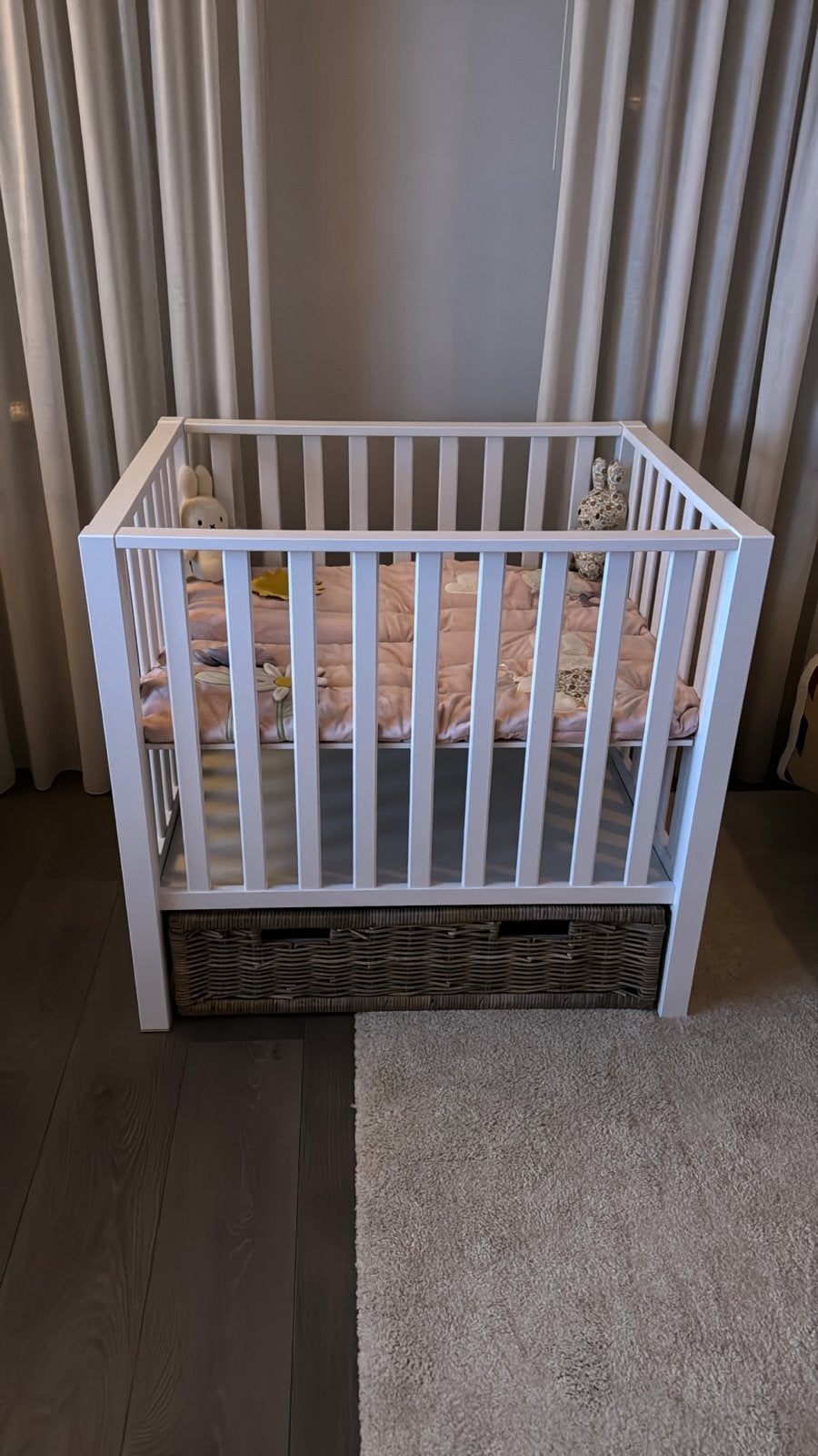 Europe Baby Box Mees met ruime rieten lade - Crème, Ophalen, Gebruikt, Vierkant, Lade