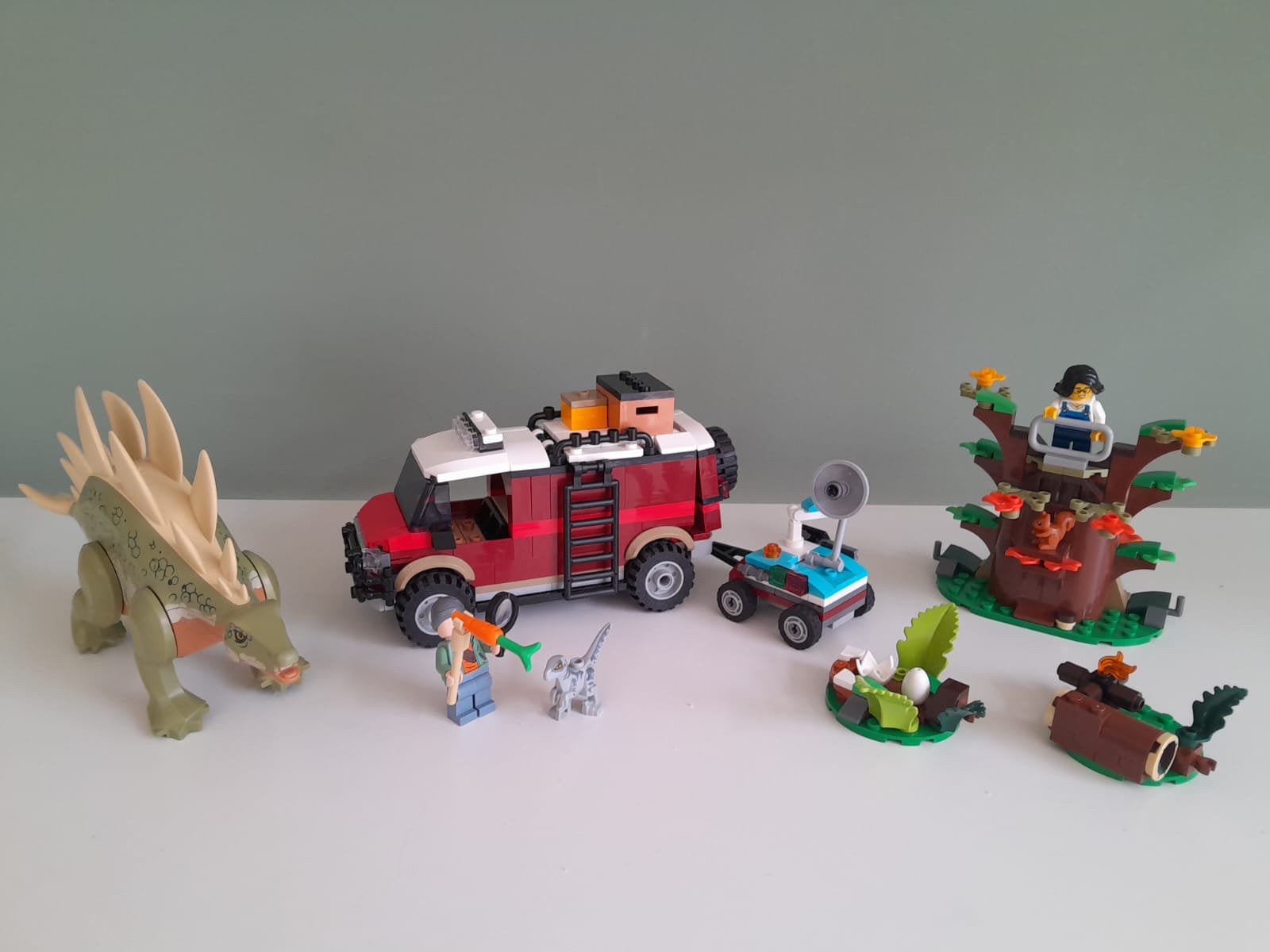 Lego 76965: stegosaurus met camper en boom, Ophalen of Verzenden, Zo goed als nieuw