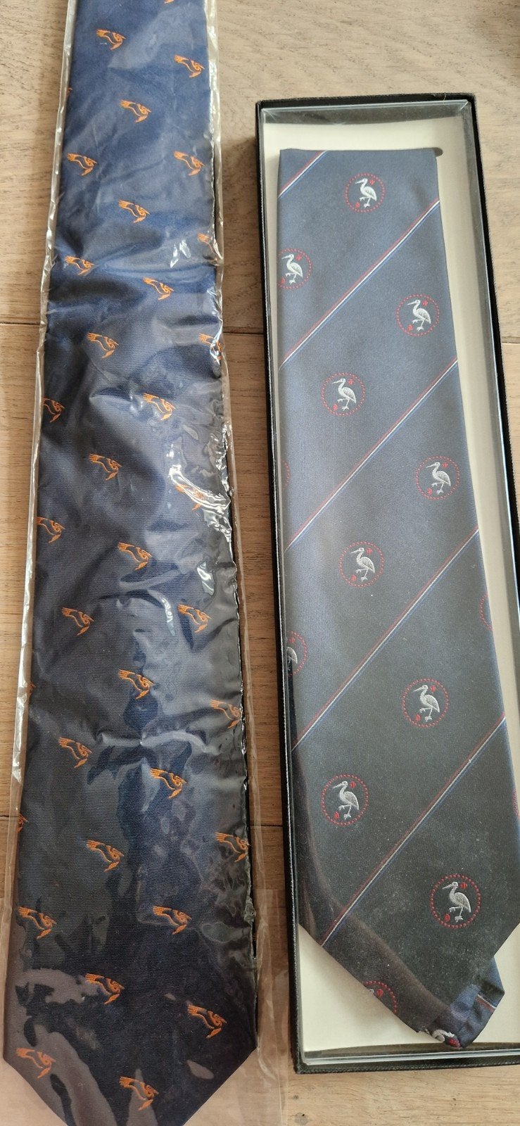 2x stropdassen van Sanguin Bloedbank, Blauw, Nieuw, Ophalen of Verzenden, Met patroon