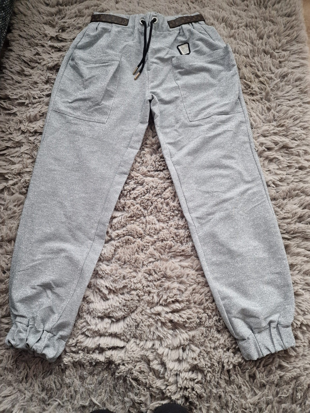 Zilverkleurige joggingbroek, Maat 38/40 (M), Ophalen of Verzenden, Onbekend, Lang