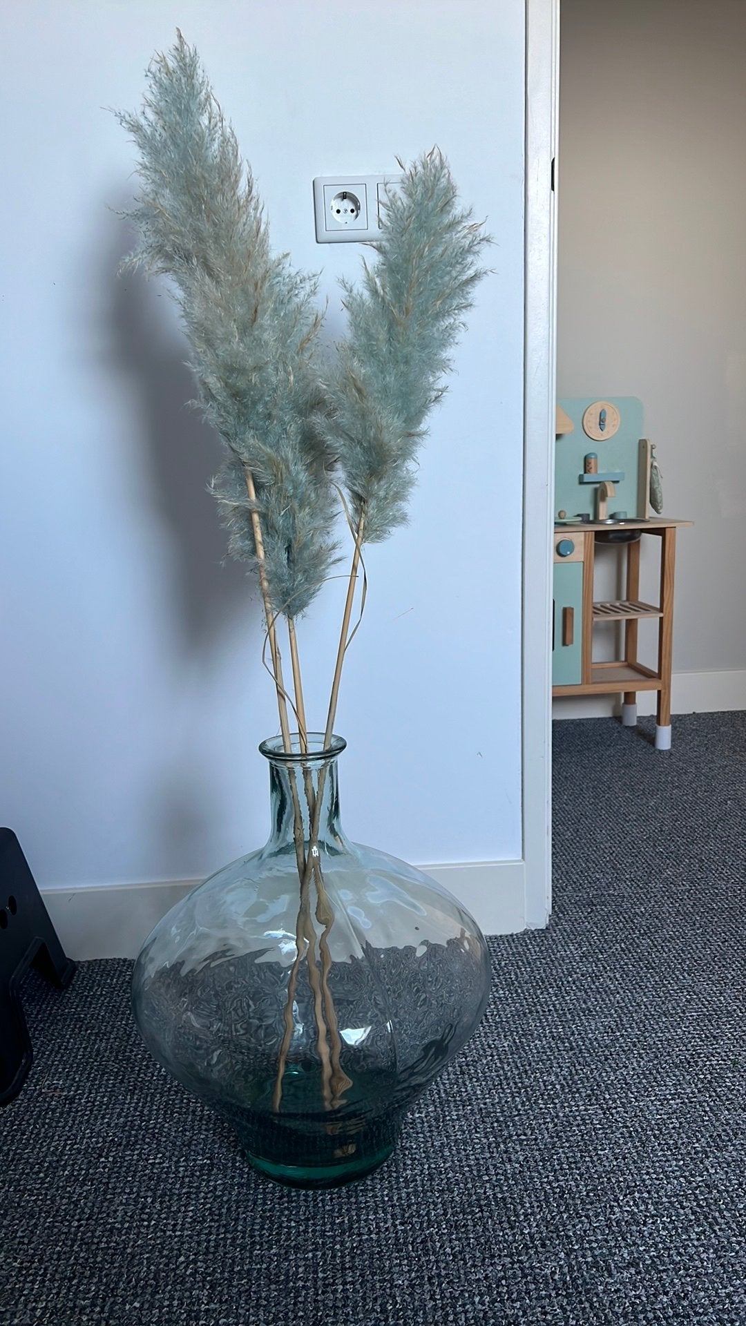 Vaas blauw met pluim, Ophalen, Zo goed als nieuw