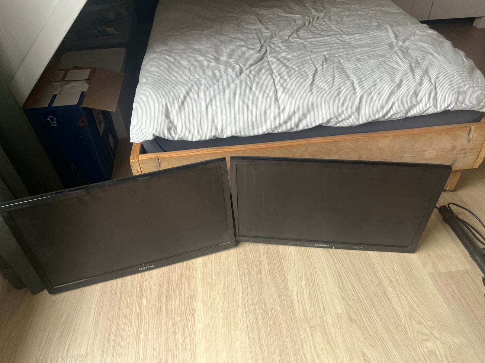 2 samsung monitoren incl bureau arm/standaard, Computers en Software, HDMI, IPS, Touchscreen, Full HD