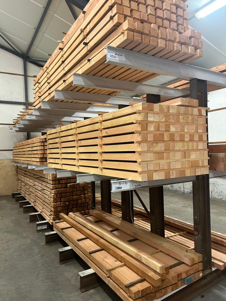 Douglas palen 70x70mm fijnbezaagd, Ophalen, Zo goed als nieuw, 250 cm of meer, Palen